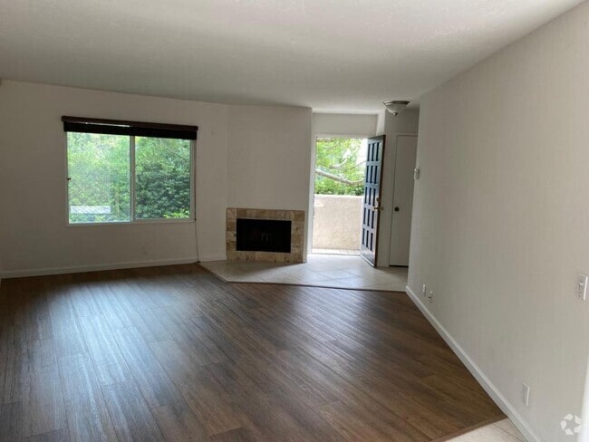 Building Photo - 8454 Via Sonoma Rental