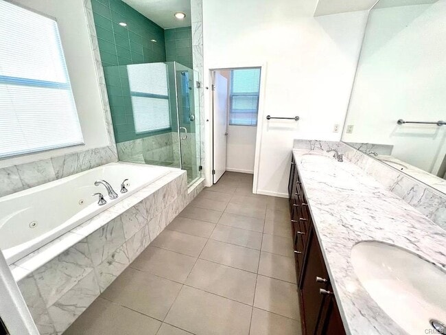 Photo - 5698 Como Cir