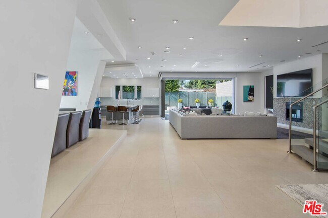 Photo - 429 N Sweetzer Ave