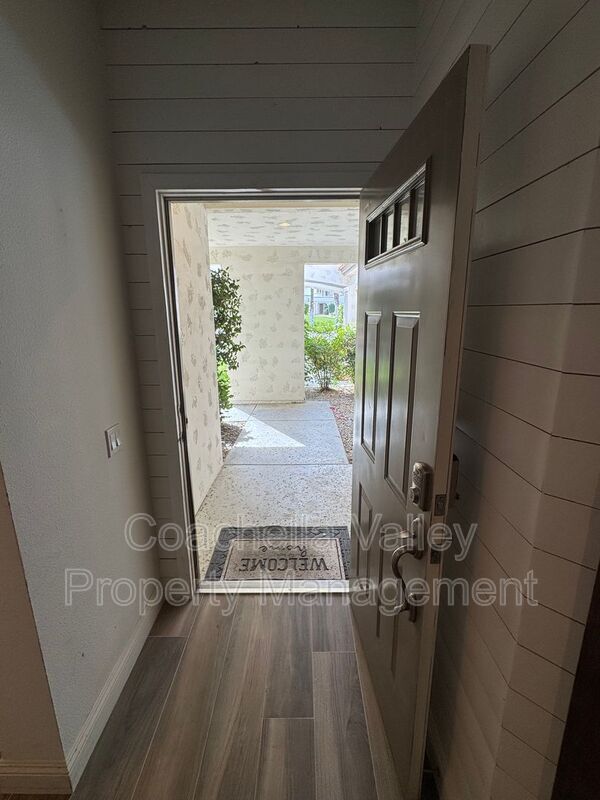 Photo - 289 Vista Royale Cir W