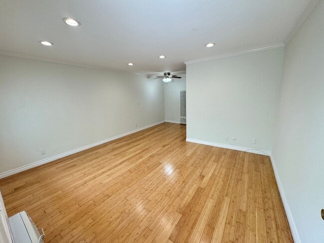 Photo - 10876 Palms Blvd Unit 02