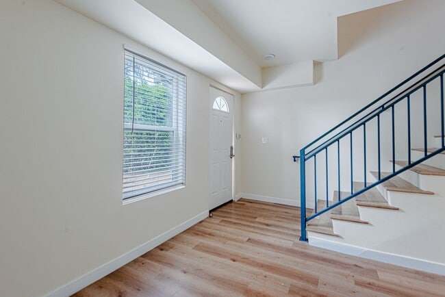 Building Photo - 16753-16755 1/2 Sherman Way Unit 16755 Sherman Way