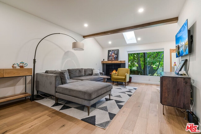 Photo - 5011 Showboat Pl