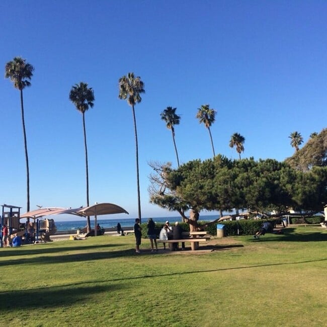 Building Photo - Steps to the Beach in La Jolla! Rental