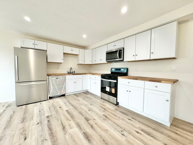 Photo - 14615 Gilmore St Unit 1