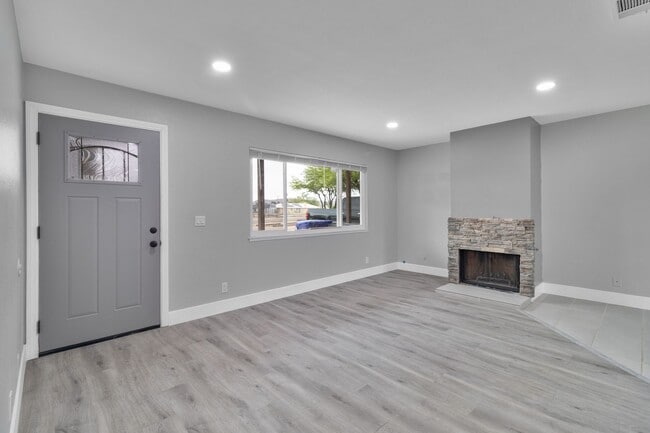 Building Photo - Moh116 Unit #2