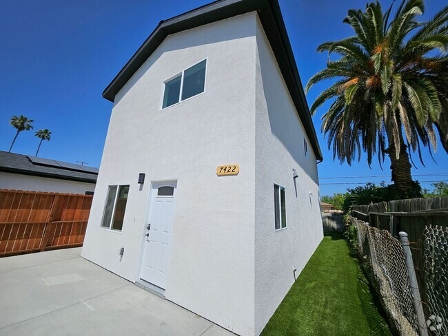 Building Photo - 7426 Denny Ave Unit 7426 Denny Rental