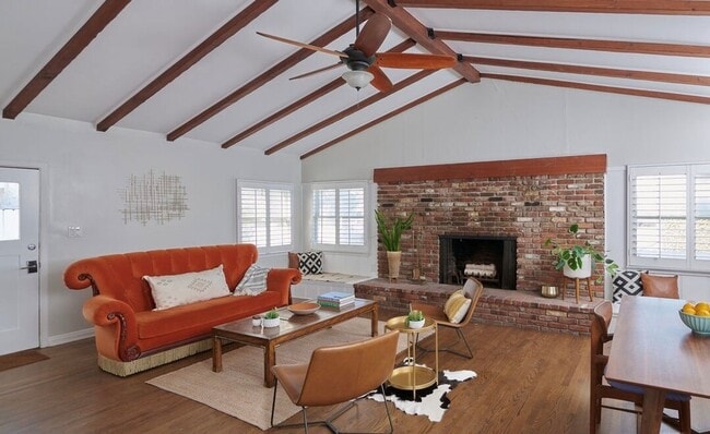 Building Photo - Spacious Silver Lake Charmer 2-bedroom, 1-...