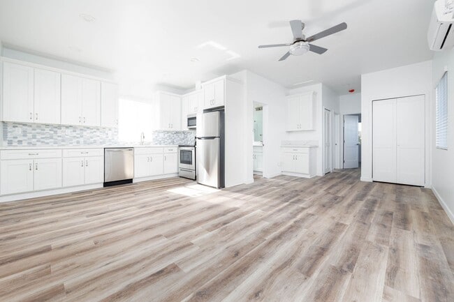 Photo - 3990 Darwin Ave Unit 3992