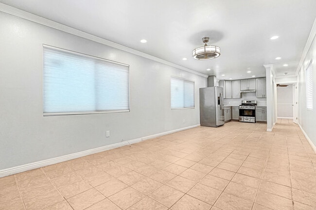 Photo - 400 W 109th St