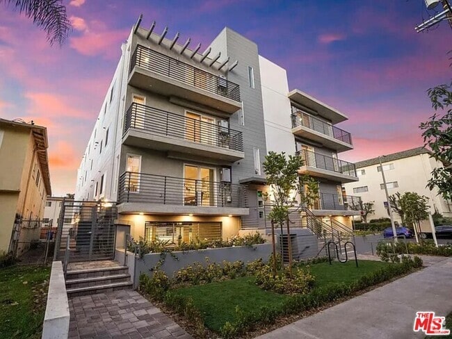 Building Photo - 5405 Hermitage Ave Unit 203 Rental