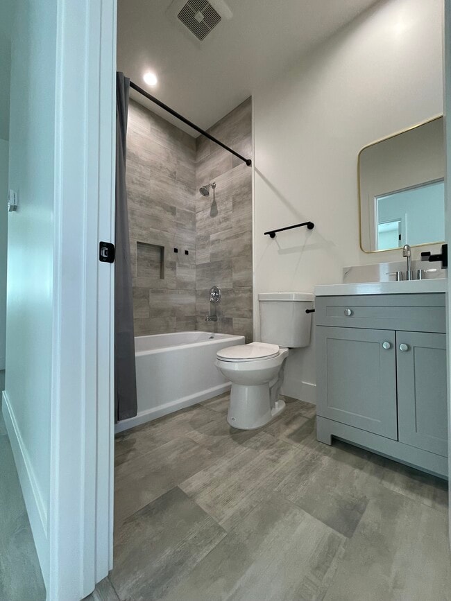 Bathroom 1 - 11308 Emelita St Unit Half