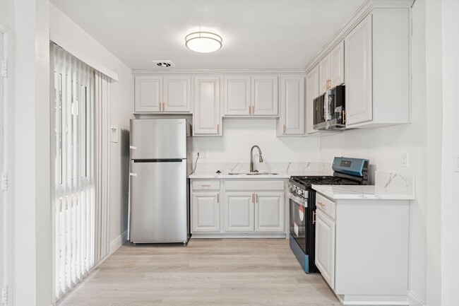 Building Photo - 337 Rexford Dr Unit 1