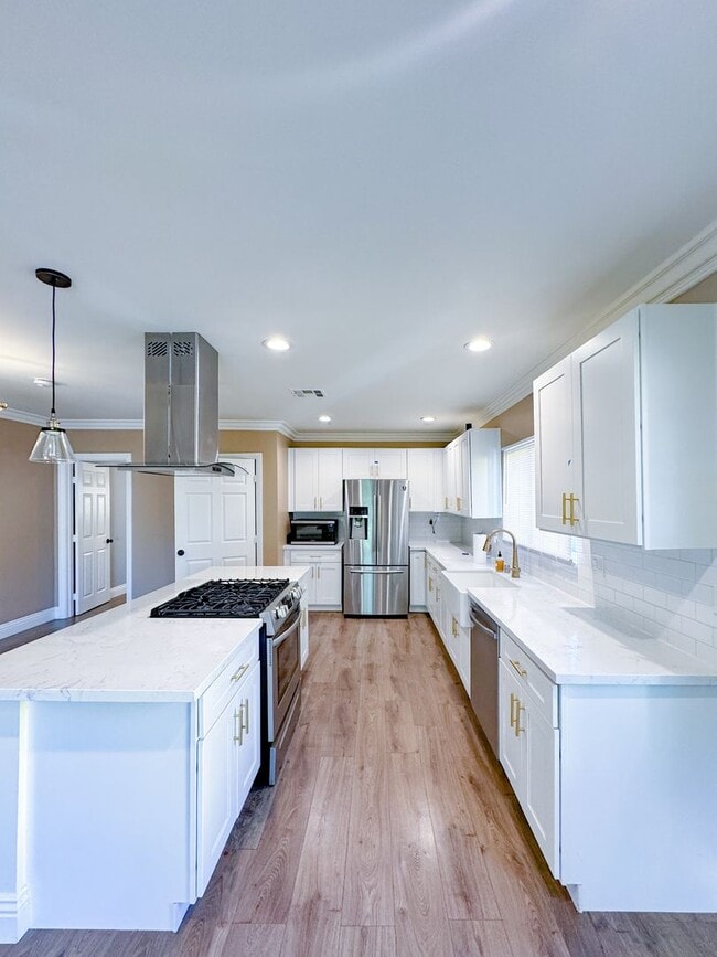 Photo - Gorgeous 3 Bedroom 2 Bath Updated Front House for Lease Near SoFi! (Building of ADU in the back)