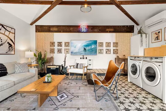 Photo - 528 Victoria Ave