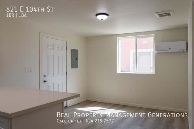 Photo - 821 E 104th St