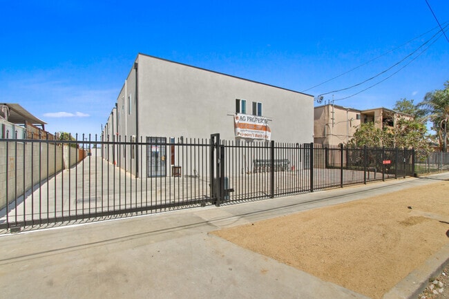 Front of Property - 649 W 92nd St Rental