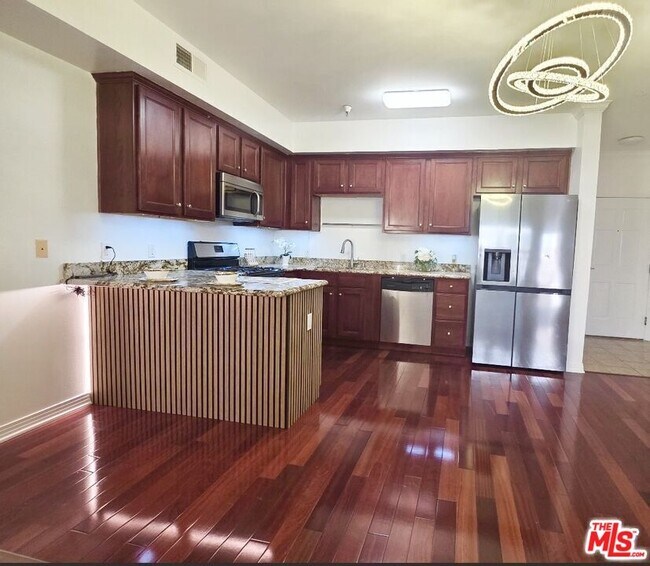 Photo - 1025 Dewey Ave Unit 205