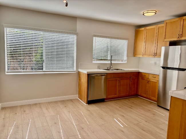 Building Photo - 812 Westmount Dr Rental
