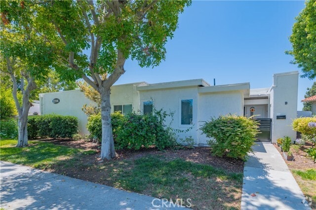 Building Photo - 2206 Via Mariposa E Unit B Rental