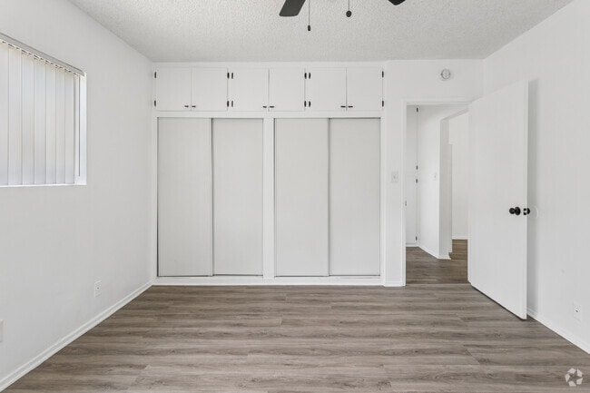 1BR, 1BA - 882SF - Bedroom - 2135 Santa Fe Ave.