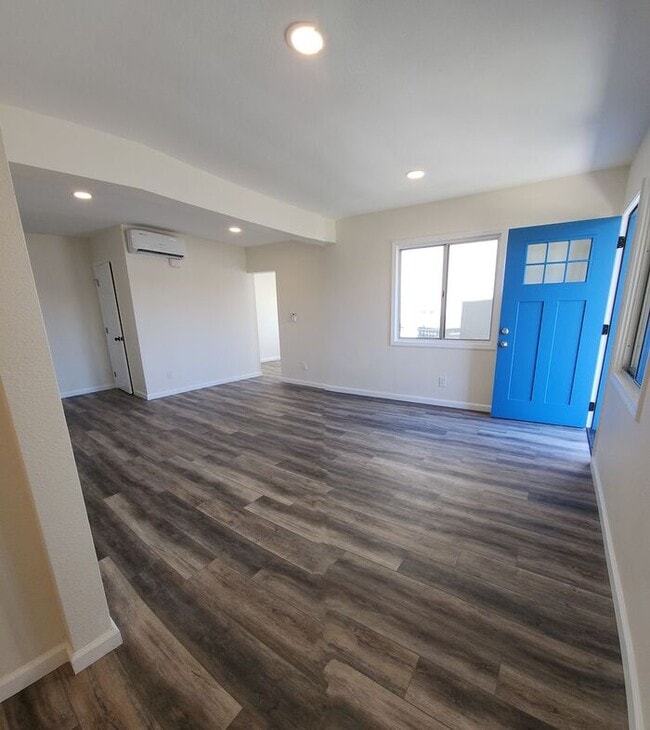 Photo - La Mesa Village Jr. One Bedroom-NICE SPACE...