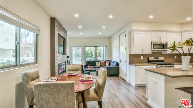 Photo - 1424 S Bentley Ave Unit 301