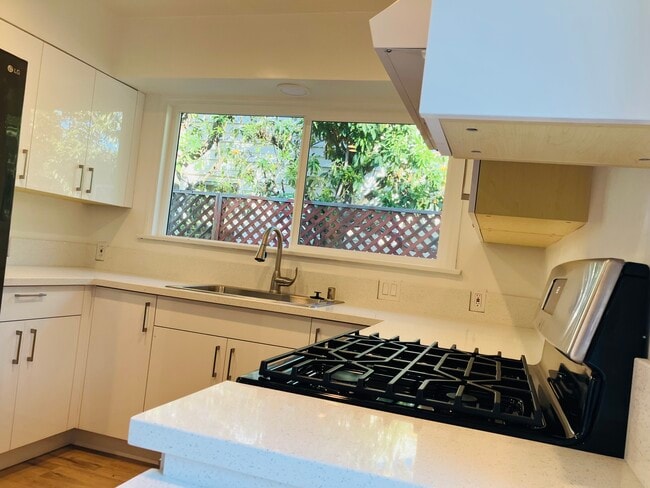 Photo - 15025 Leadwell St