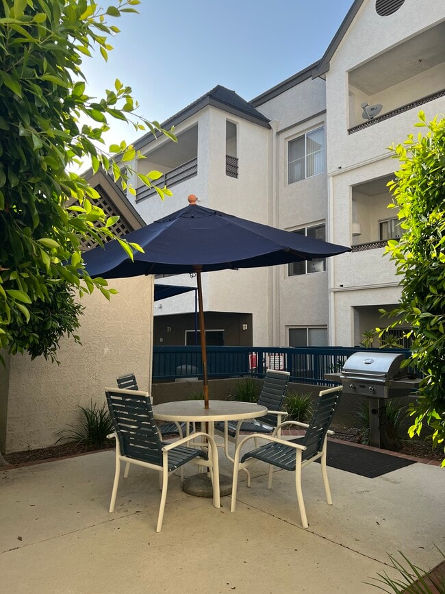 BBQ area - 300 N El Molino Ave Unit 107