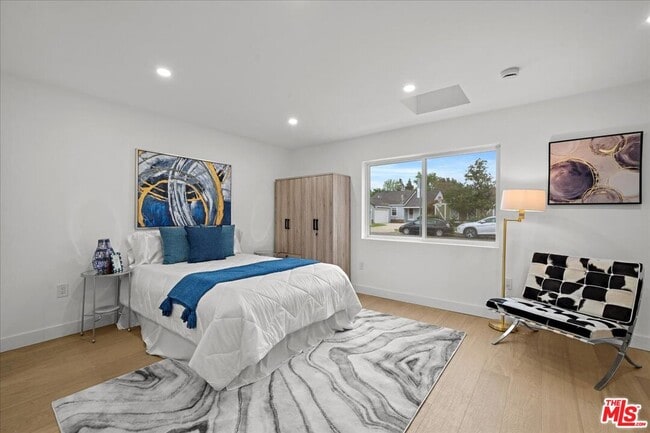 Building Photo - 5813 Saloma Ave