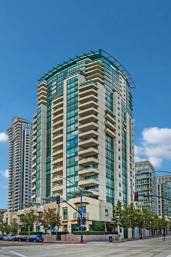 Building Photo - Spectacular Marina District 3-Bedroom Pent... Rental