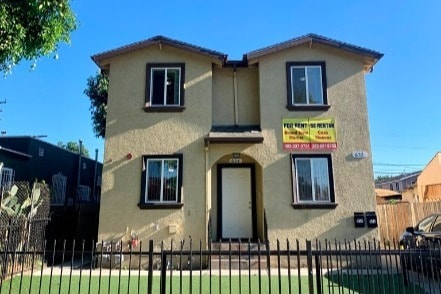 Building Photo - 652 E 75th St