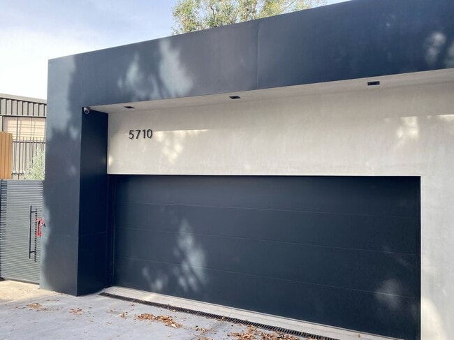 Photo - 5710 Hill Oak Dr