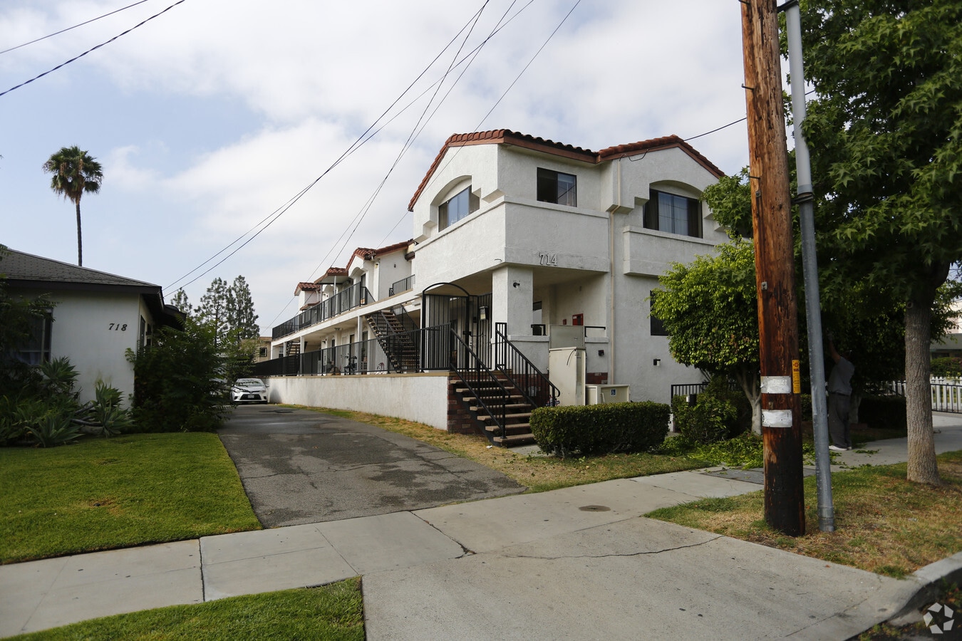 Building - 714 E Elk Ave Apartments