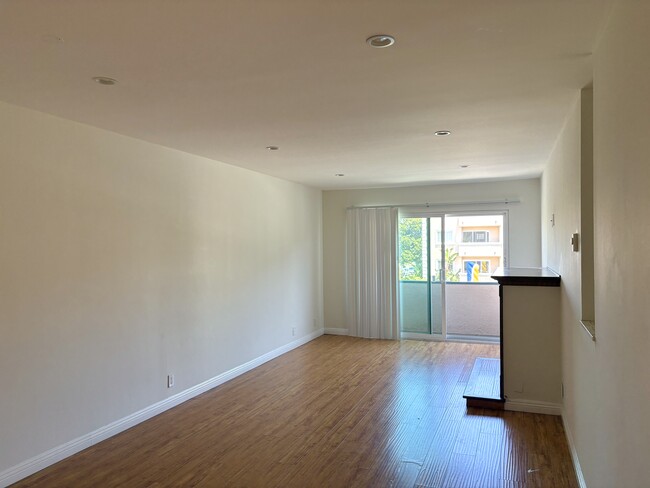 Fireplace in the living room - 2445 S Barrington Ave