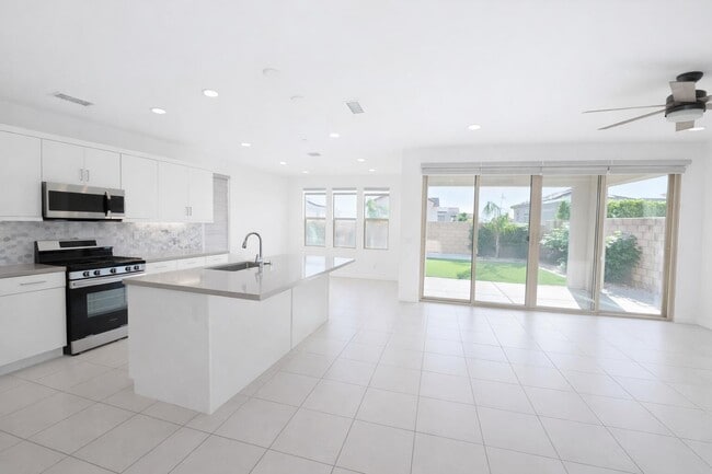 Building Photo - 35770 McCarthy St