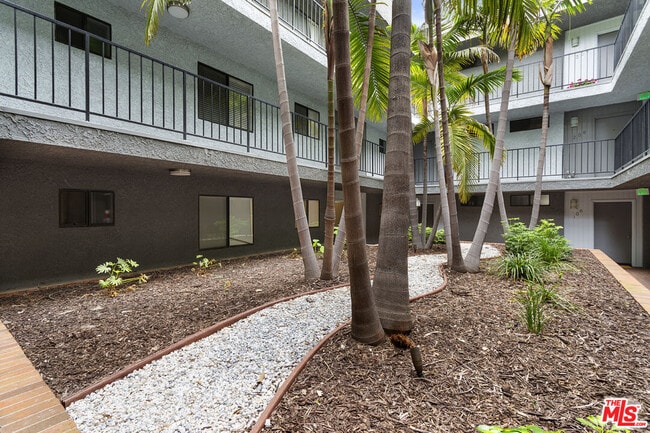 Building Photo - 1226 Amherst Ave Unit 201