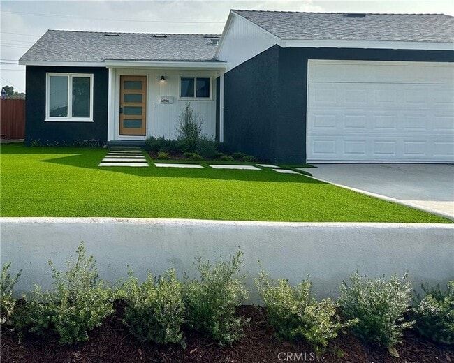 Building Photo - 14900 Doty Ave