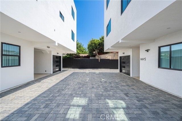 Photo - 1039 W 43rd St