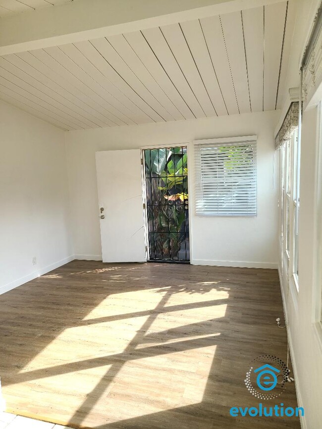 Photo - 4323-4333 Gresham St - 1405 Grand Ave