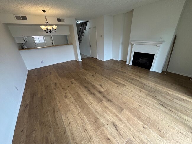 Building Photo - 13552 Burbank Blvd Unit 3