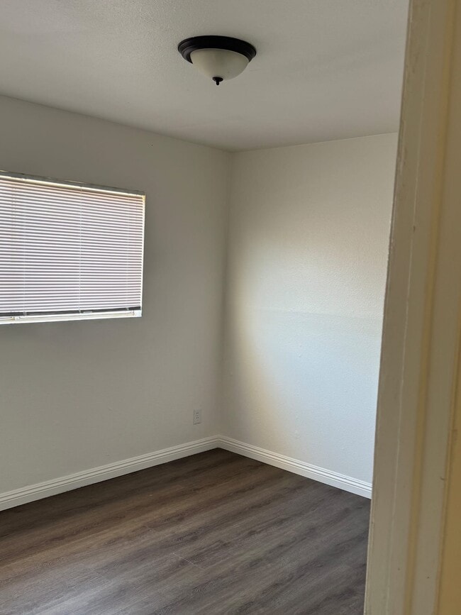 Photo - 1539 W Ave H 8