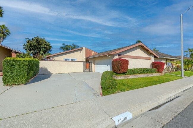 Building Photo - Rare Single Story Green Valley Home In Qui...