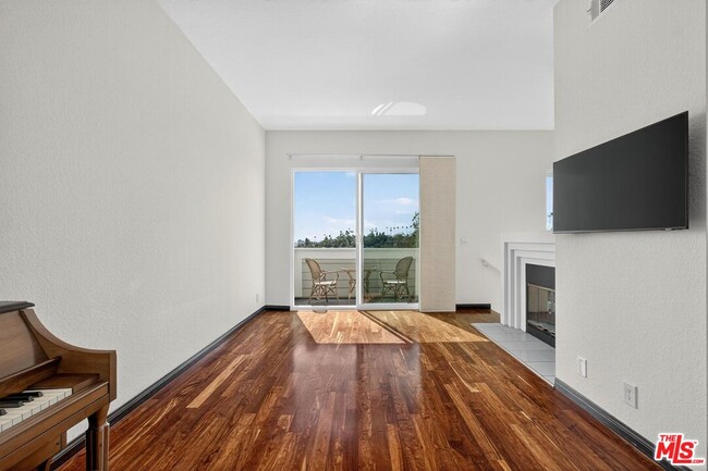 Photo - 1653 Micheltorena St Unit 3