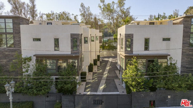 Building Photo - 2111 N Cahuenga Blvd Unit 14