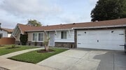 Photo - Spacious 3 bed 1 bath with a large backyard! Available 4/1/2026