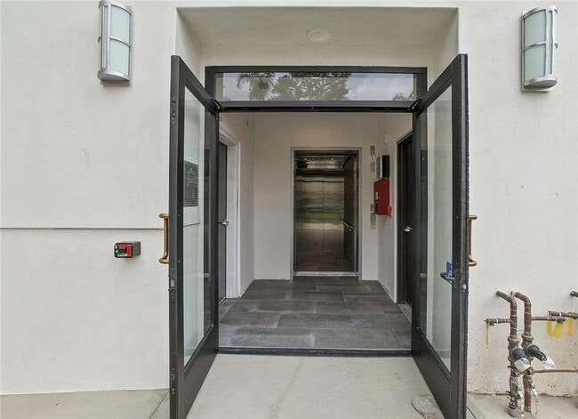 Photo - 5432 Hermitage Ave Unit 102