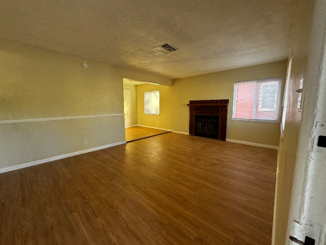 Photo - 1571 Sheridan Rd