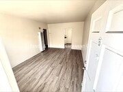 Photo - 31 W Market St