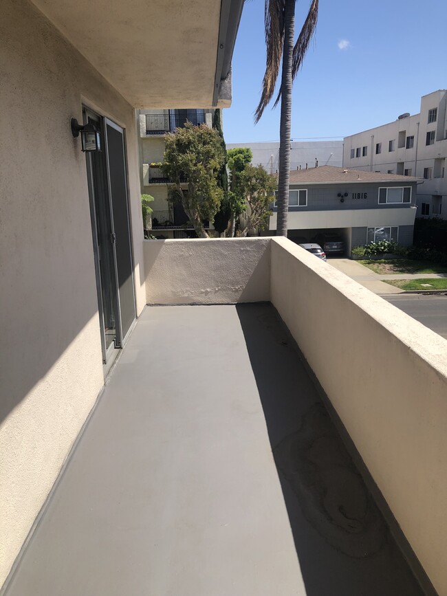 Building Photo - 11815 Goshen Ave Unit 4